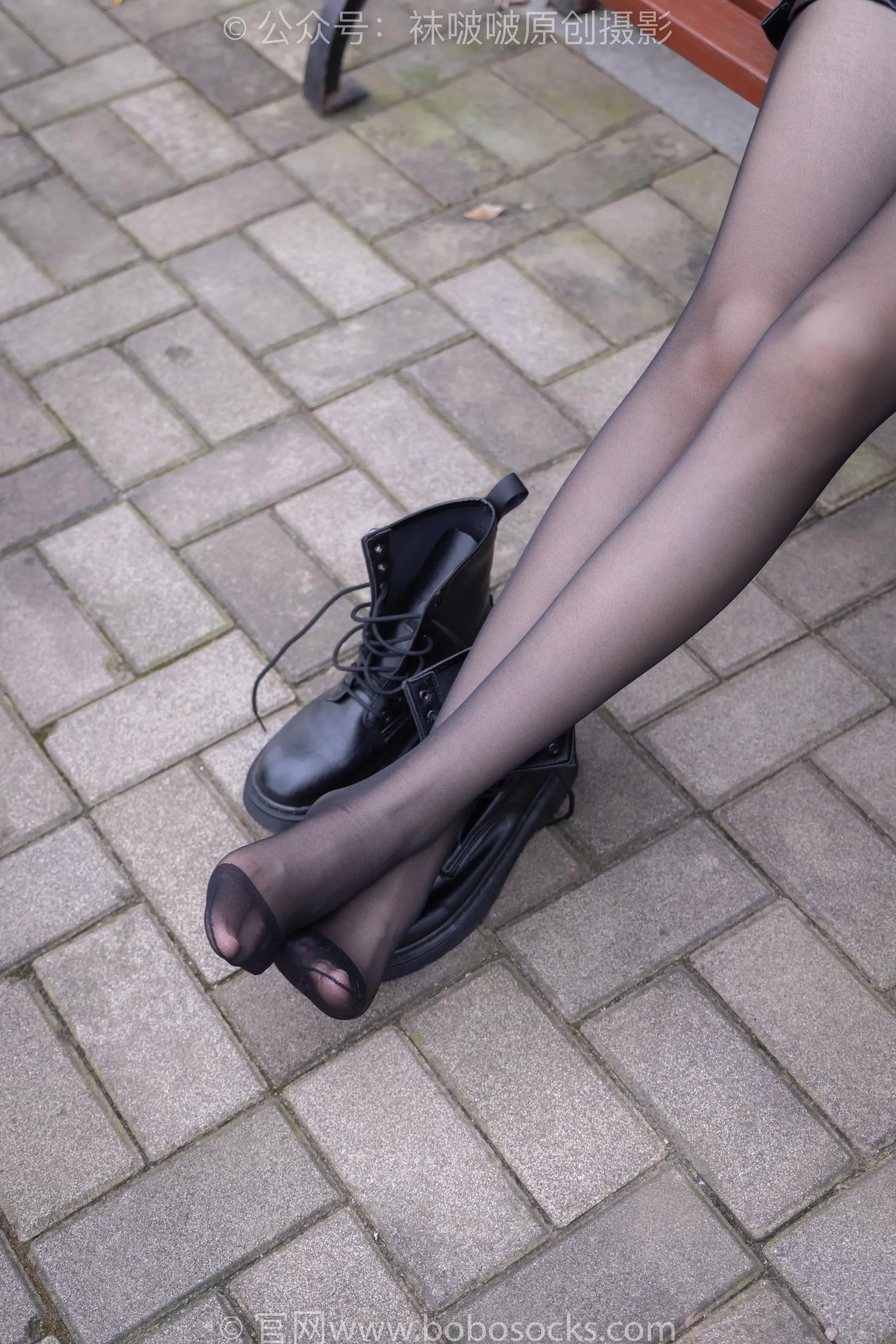 [BoBoSocks袜啵啵]NO.221 小甜豆-马丁靴、黑丝 [83P]插图2